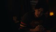 RD-Caps-5x11-Strange-Bedfellows-55-Jughead.jpg (43 KB)