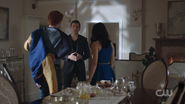 RD-Caps-2x14-The-Hills-Have-Eyes-07-Archie-Veronica-Hiram