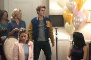 RD-Promo-1x08-The-Outsiders-07-Archie-Alice-Veronica