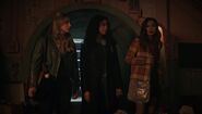 RD-Caps-5x11-Strange-Bedfellows-80-Betty-Tabitha-Jessica.jpg (100 KB)