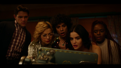 KK-Caps-1x10-Gloria-128-Kevin-Pepper-Jorge-Katy-Josie