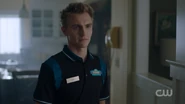 RD-Caps-2x14-The-Hills-Have-Eyes-23-Chic.png (976 KB)