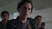 RD-Caps-2x17-The-Noose-Tightens-107-Jughead