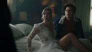 RD-Caps-6x05-The-Jughead-Paradox-115-Betty-Jughead.jpg (106 KB)