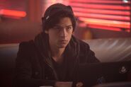 RD-Promo-1x02-A-Touch-of-Evil-05-Jughead