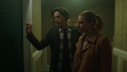 RD-Caps-2x19-Prisoners-83-Jughead-Betty