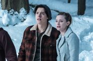 RD-Promo-1x13-The-Sweet-Hereafter-01-Jughead-Betty