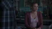 RD-Caps-2x17-The-Noose-Tightens-41-Betty