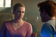 RD-Promo-2x18-A-Night-To-Remember-16-Betty-Archie