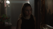 Season 1 Episode 11 To Riverdale And Back Again Polly (1)