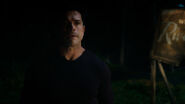 RD-Promo-5x19-Riverdale-RIP-19-Hiram.jpg (324 KB)