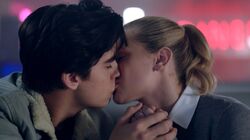 Season 1 Episode 10 The Lost Weekend Betty Jughead (1)