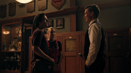 RD-Caps-4x02-Fast-Times-at-Riverdale-High-52-Jughead-Betty-Bret