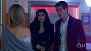 Season 1 Episode 11 To Riverdale and Back Again Archie and Veronica at pop's shoppe