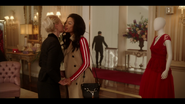 KK-Caps-1x01-Pilot-12-Gloria-Alexandra