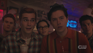 RD-Caps-7x15-Miss-Teen-Riverdale-115-Julian-Archie-Dilton-Jughead-Fangs