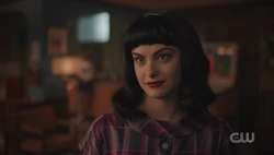 Veronica tells Betty to make Kevin jealous