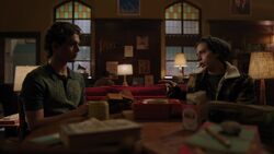 RD-Caps-3x21-The-Dark-Secret-of-Harvest-House-26-Louie-Jughead