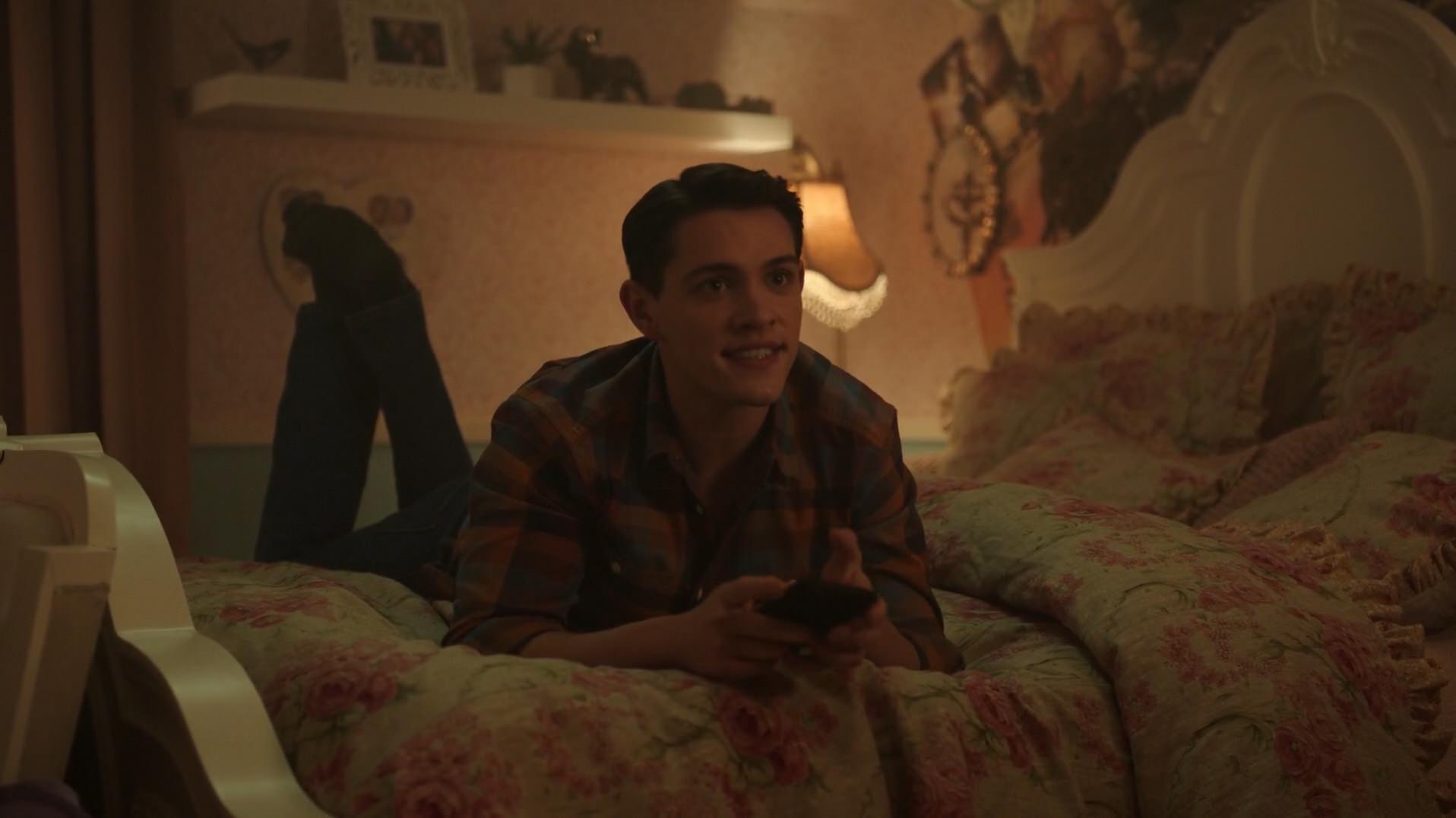 Riverdale season 1 episode 1 full outlet