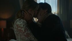 RD-Caps-6x05-The-Jughead-Paradox-113-Betty-Jughead