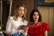 KK-Promo-1x10-Gloria-13-Amanda-Katy