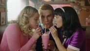 RD-Caps-6x05-The-Jughead-Paradox-117-Betty-Archie-Veronica.jpg (150 KB)