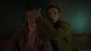 RD-Caps-5x19-Riverdale-RIP-12-Betty-Archie