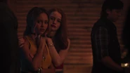 RD-Caps-3x05-The-Great-Escape-125-Toni-Cheryl.jpg (86 KB)