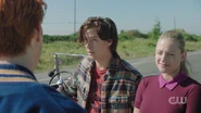 RD-Caps-5x03-Graduation-131-Jughead-Betty.png (2.04 MB)