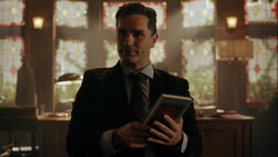 RD-Caps-4x05-Witness-for-the-Prosecution-14-Mr-Chipping