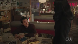 Jughead offers Veronica some advice