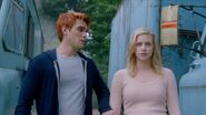 RD-Promo-2x06-Death-Proof-11-Archie-Betty