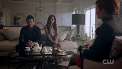 RD-Caps-2x06-Death-Proof-12-Hiram-Hermione-Penelope