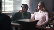 RD-Caps-2x02-Nighthawks-105-Jughead-Betty