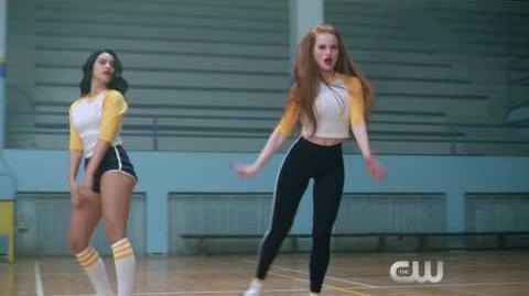 RIVERDALE VIDEO The River Vixens' Veronica Lodge and Cheryl Blossom Dance-Off