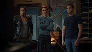 RD-Caps-5x11-Strange-Bedfellows-22-Fangs-Fogarty-Archie-Kevin.jpg (110 KB)