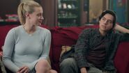 Season 1 Episode 8 The Outsiders Betty Jughead (1)