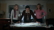 RD-Caps-2x15-There-Will-Be-Blood-23-Betty-Jughead-Alice