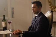 RD-Promo-2x01-A-Kiss-Before-Dying-16-Hiram.jpg (91 KB)