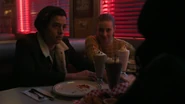 RD-Caps-4x16-The-Locked-Room-128-Jughead-Betty.png (1.24 MB)
