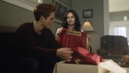 RD-Promo-3x18-Jawbreaker-21-Archie-Veronica.jpg (92 KB)