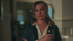 RD-Caps-2x04-The-Town-That-Dreaded-Sundown-11-Alice.png