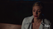 RD-Caps-2x05-When-a-Stranger-Calls-95-Betty-crying