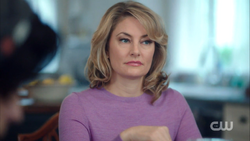 Alice questions Jughead's influence over Betty