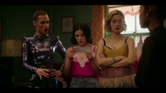 KK-Caps-1x05-Song-for-a-Winters-Night-83-Jorge-Ginger-Katy-Pepper