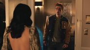 RD-Promo-3x21-The-Dark-Secret-of-Harvest-House-11-Veronica-Archie