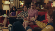 RD-Caps-4x19-Killing-Mr-Honey-14-Veronica-Jughead-Betty.png (2.23 MB)