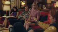 RD-Caps-4x19-Killing-Mr-Honey-14-Veronica-Jughead-Betty