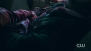 RD-Caps-2x01-A-Kiss-Before-Dying-10-Fred-bleeding.png (533 KB)