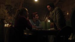 Jughead devises a plan to add on to Archie's quest